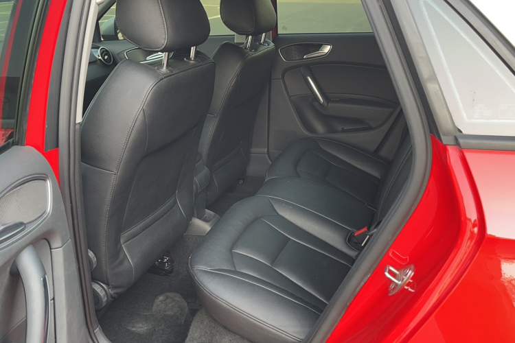 奥迪A1 2016款 30 TFSI Sportback Design风尚版中控内饰7001