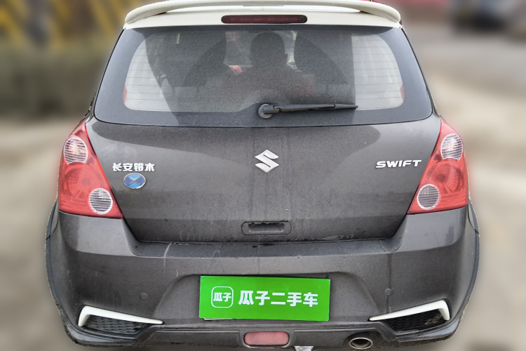 铃木 雨燕 2015款 1.5L 手动限定版车身外观6