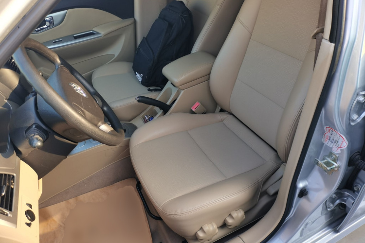 别克 凯越 2013款 1.5L 自动经典型中控内饰19