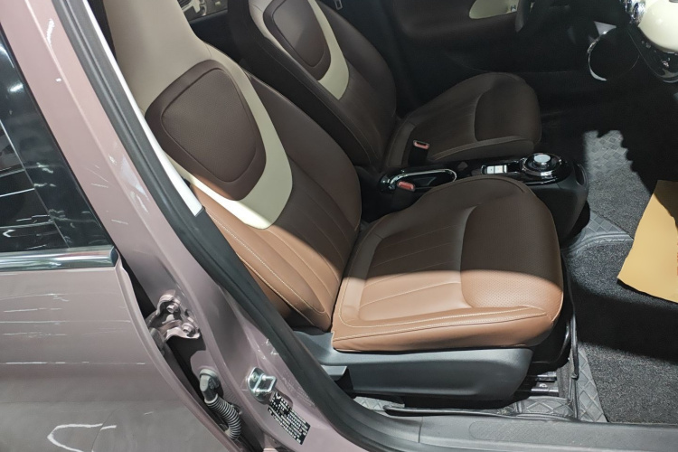 五菱汽车 五菱缤果 2023款 333km 灵犀互联款局部细节41