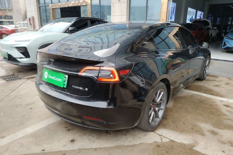 特斯拉 Model 3 2022款 后轮驱动版车身外观7