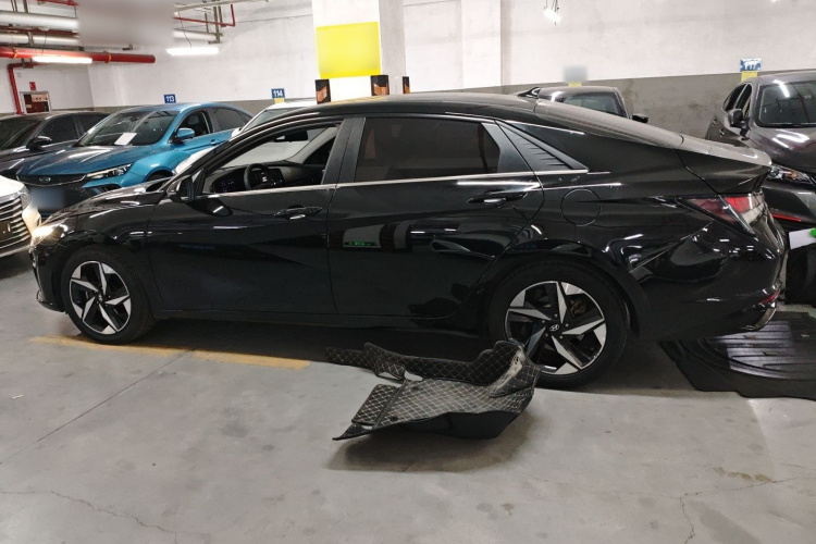 现代 伊兰特 2022款 1.5L CVT GLX精英版车身外观4