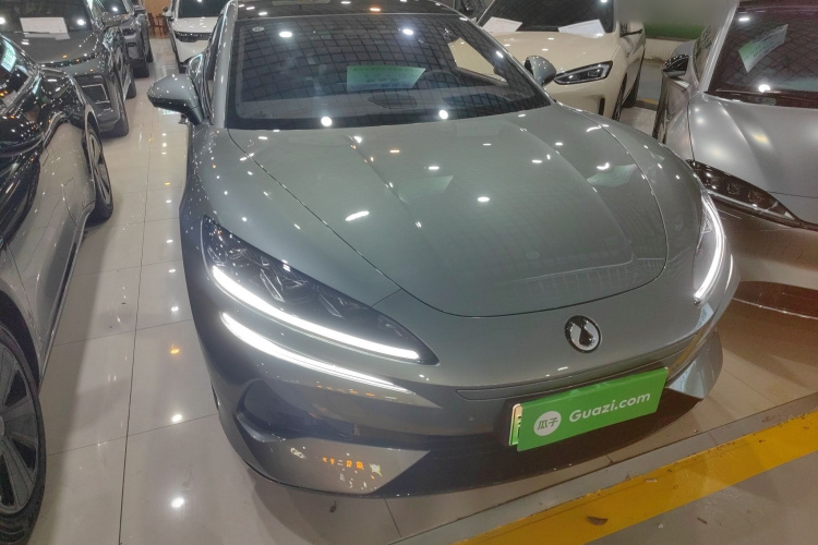 腾势Z9GT 2024款 1100四驱Ultra版车身外观3