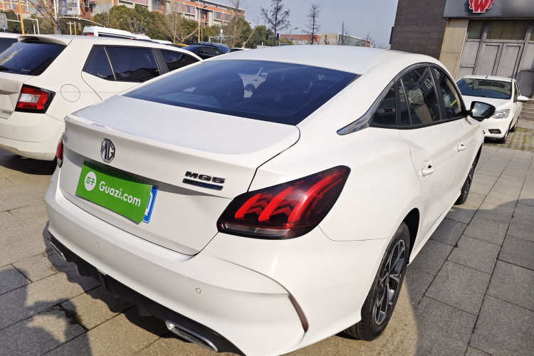 名爵 MG5 2021款 改款 180DVVT CVT青春豪华版车身外观7