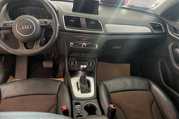 奥迪Q3 2018款 30周年年型 30 TFSI 时尚型中控内饰7002