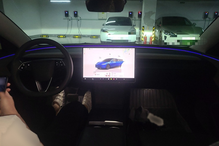 特斯拉 Model 3 2023款 后轮驱动版中控内饰7002