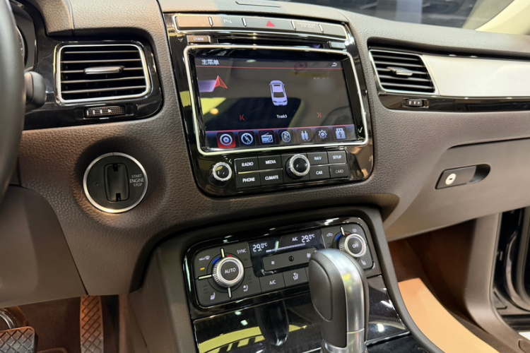 大众 途锐 2017款 3.0TSI 拓野型中控内饰7003