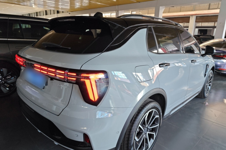 领克01 EM-P 2023款 1.5TD EM-P 晨曦版车身外观7