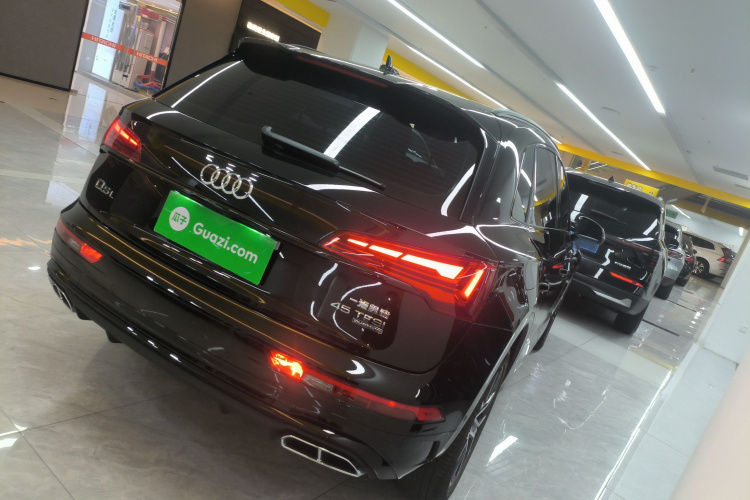奥迪Q5L 2025款 45周年典藏版 45 TFSI 豪华动感型车身外观7