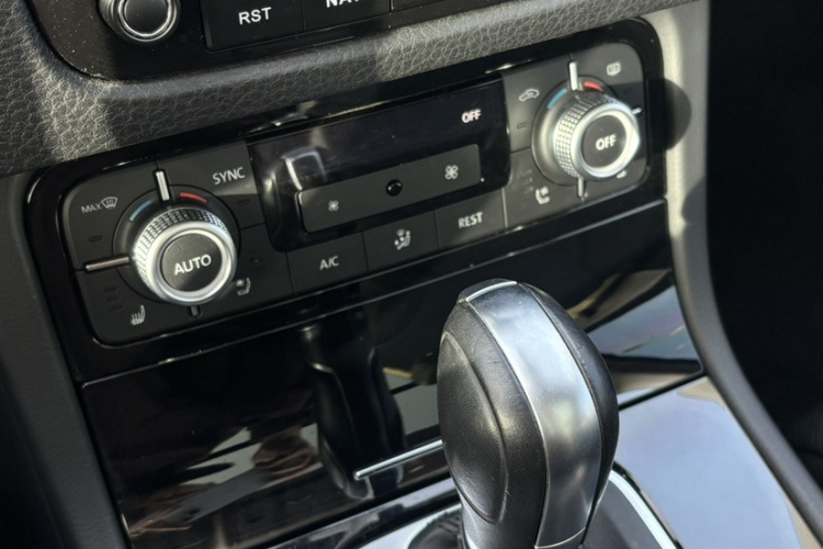 大众 途锐 2016款 3.0TSI 标配型中控内饰7008