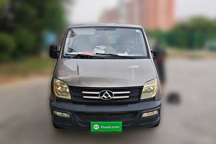 上汽大通MAXUS 新途V80 2017款 2.5T 5挡手动傲运通国IV短轴超低顶5/6/10座车身外观6001