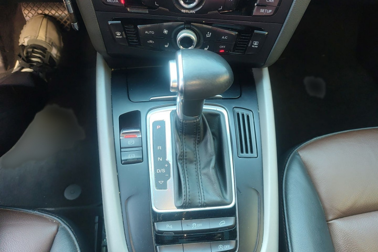 奥迪Q5 2017款 Plus 40 TFSI 进取型局部细节18