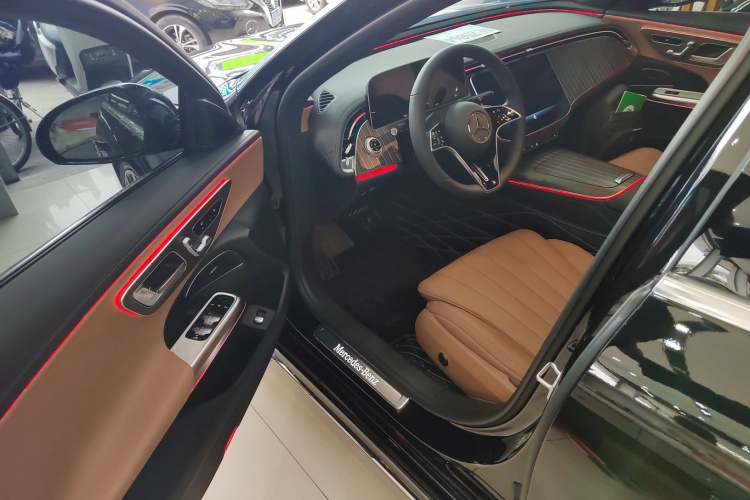 奔驰E级 2025款 改款 E 300 L 时尚型中控内饰20