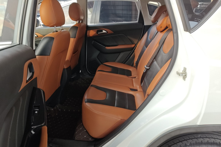 北京汽车 绅宝X35 2016款 1.5L 自动豪华版中控内饰21