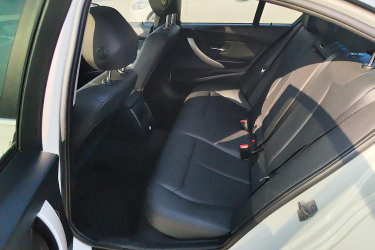 宝马3系 2013款 316i 进取型中控内饰21