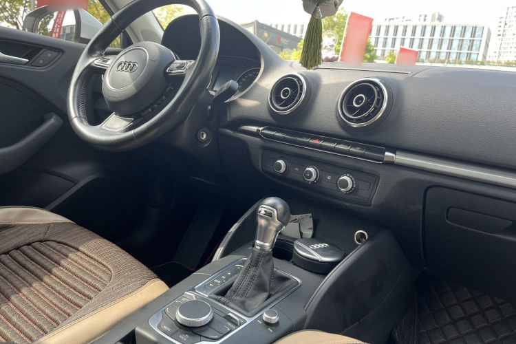 奥迪A3 2016款 Sportback 35 TFSI 领英型中控内饰7002
