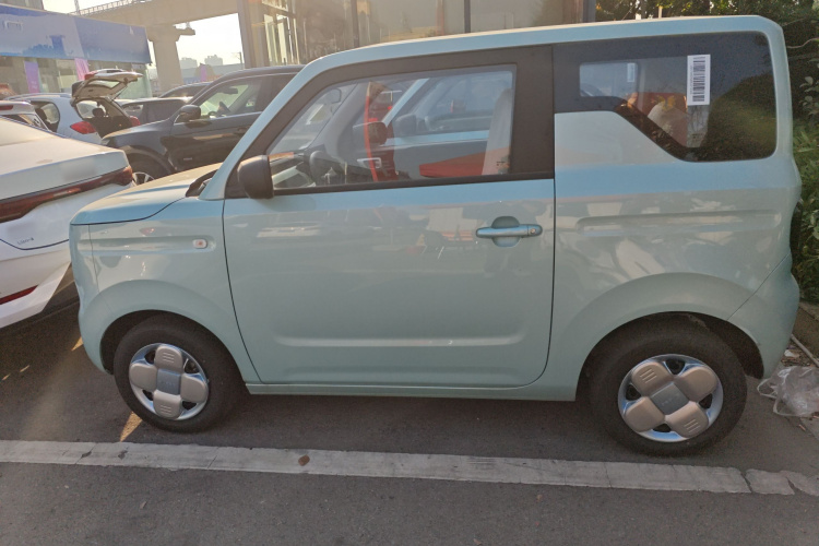 吉利银河 2024款 熊猫mini 200km 耐力熊车身外观4