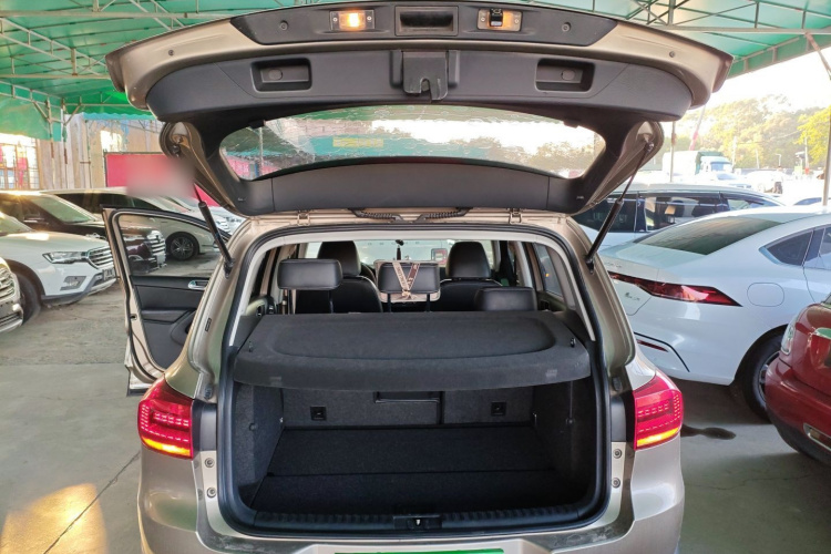 大众 途观 2016款 300TSI 自动两驱风尚版机舱底盘23