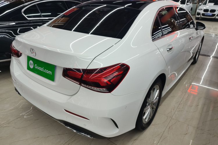 奔驰A级 2019款 A 200 L 运动轿车车身外观7