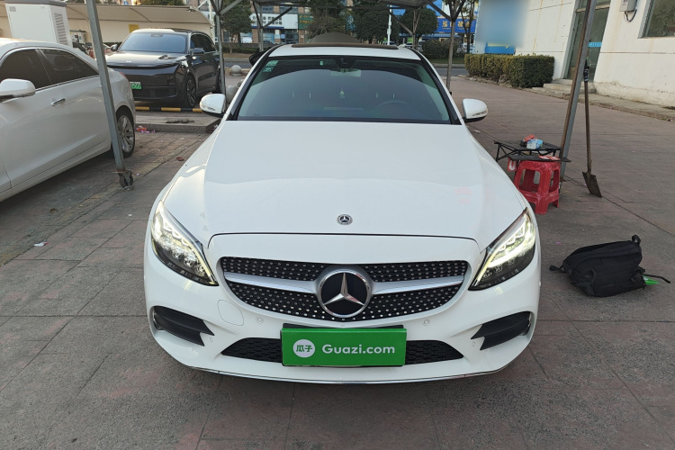 奔驰C级 2019款 C 180 L 时尚型运动版车身外观2