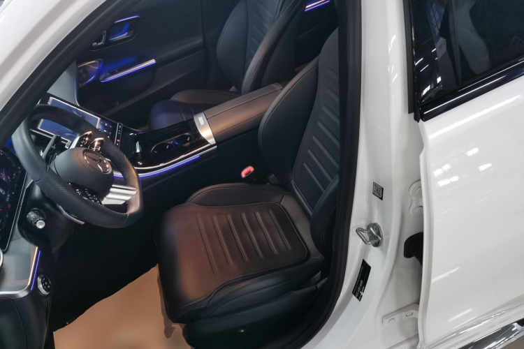 奔驰C级 2022款 改款 C 260 L 皓夜运动版中控内饰19