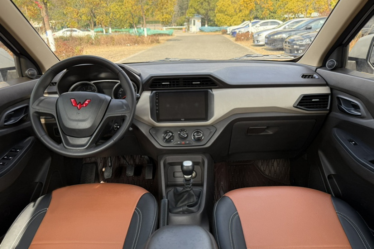 五菱汽车 五菱宏光 2021款 1.5L改款 S标准型 电动助力LAR局部细节16