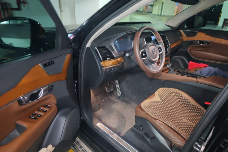 沃尔沃XC90 2018款 T6 智逸版 5座中控内饰20