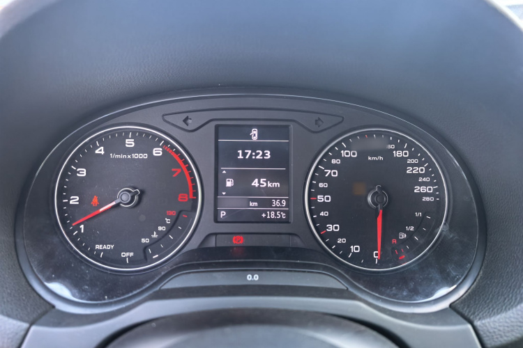 奥迪A3 2018款 30周年年型 Sportback 35 TFSI 时尚型局部细节14