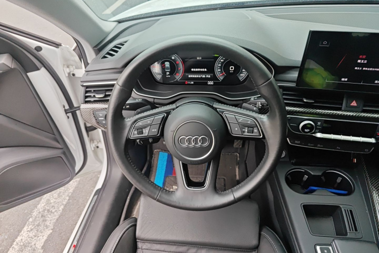 奥迪A4L 2020款 40 TFSI 时尚动感型中控内饰13