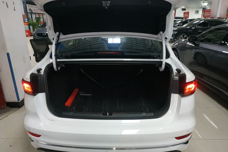 吉利汽车 帝豪 2026款 第4代 400万纪念款 1.5L 手动超越型机舱底盘23