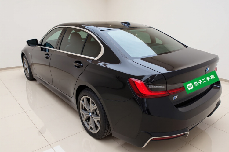 宝马i3 2022款 eDrive 35 L车身外观5