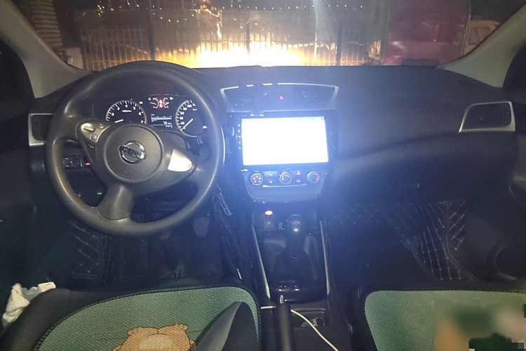 日产 轩逸 2016款 1.6XL 手动豪华版中控内饰7002