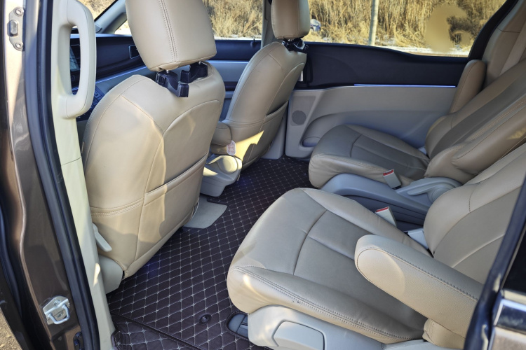 别克GL8 2015款 2.4L 豪华商务尊享版中控内饰7005