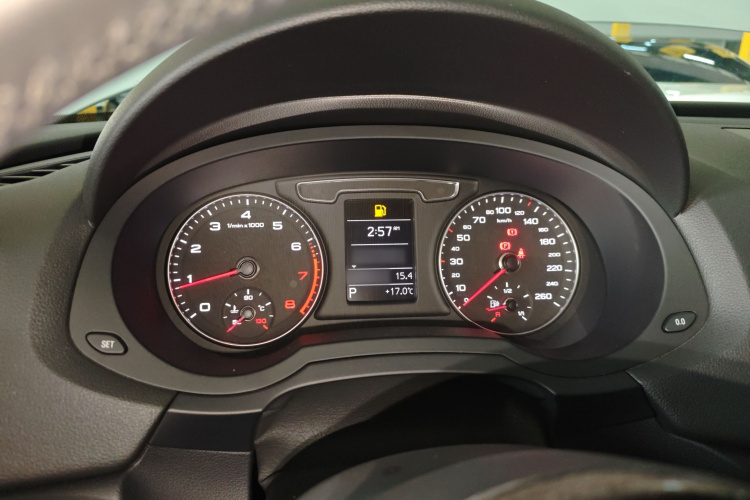 奥迪Q3 2018款 30周年年型 30 TFSI 时尚型局部细节14