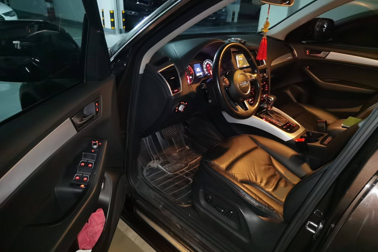 奥迪Q5 2013款 40 TFSI 技术型中控内饰7003