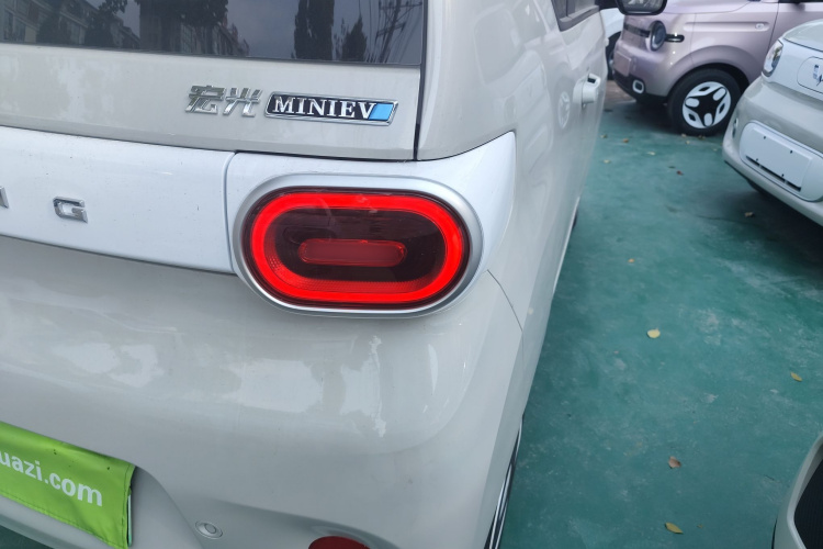 五菱汽车 宏光MINIEV 2024款 第三代 215km 青春版车身外观9