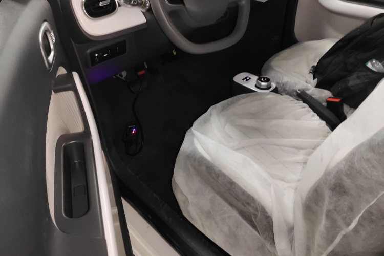 吉利银河 2025款 210km 熊猫骑士中控内饰7003