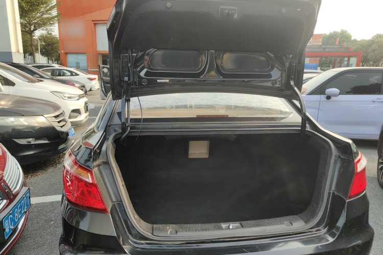 长安 逸动 2015款 1.6L 自动豪华型车身外观9