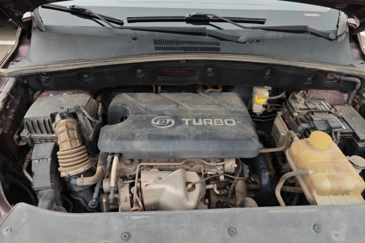 宝骏560 2016款 1.5T 手动豪华型机舱底盘24