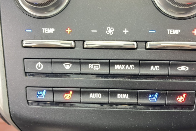 林肯MKC 2017款 2.0T 四驱尊雅版中控内饰7010