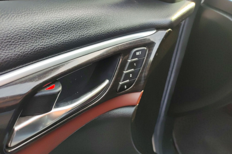 广汽传祺 传祺GS8 2017款 320T 两驱豪华智联版（七座）局部细节9003