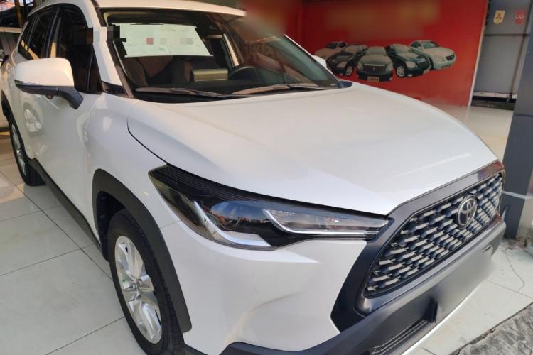 丰田 卡罗拉锐放 2022款 2.0L 精英版车身外观3