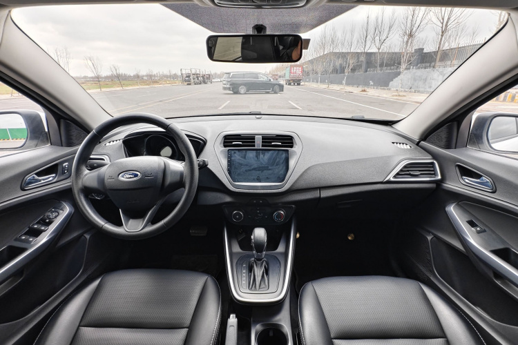 福特 福睿斯 2019款 改款 1.5L 自动质享型（胎压监测） 国VI中控内饰7005