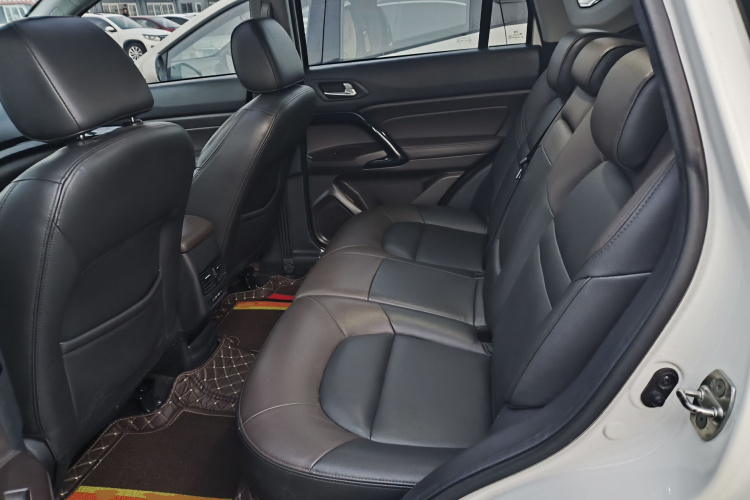 广汽传祺 传祺GS4 2017款 235T 自动两驱精英版中控内饰21