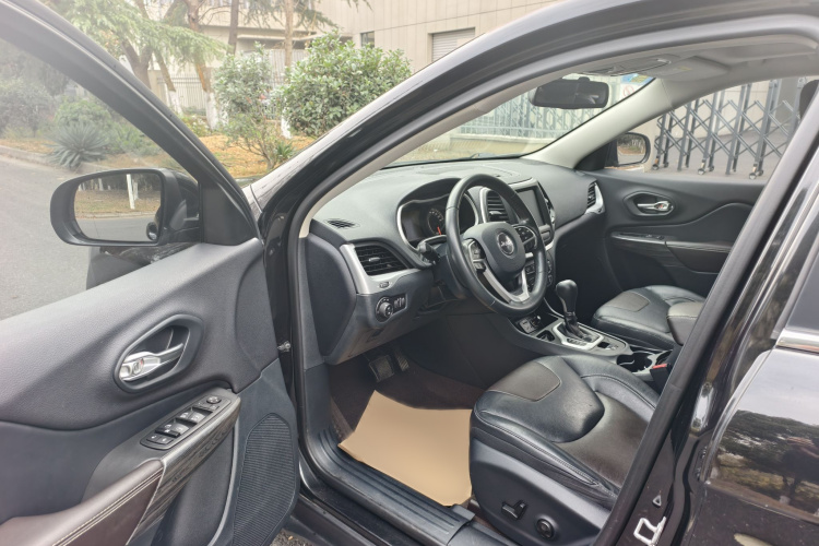 Jeep 自由光 2017款 2.0L 优越版中控内饰7002