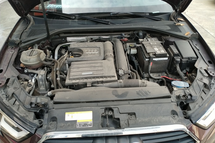 奥迪A3 2018款 30周年年型 Limousine 35 TFSI 进取型机舱底盘24