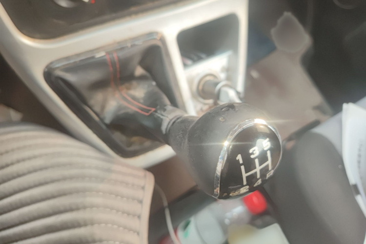 长安凯程 长安睿行M90 2018款 2.0L超值型高顶对开门6座4G94S局部细节18