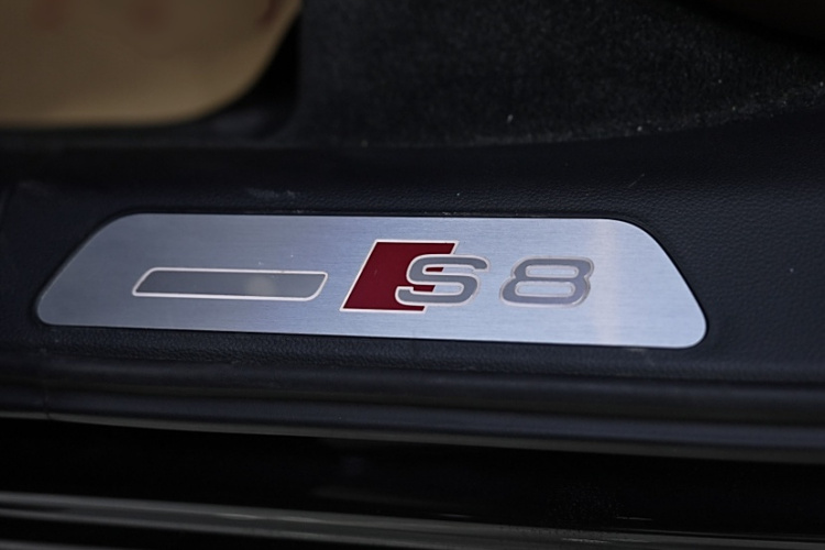 奥迪S8 2013款 S8 4.0TFSI quattro局部细节9001