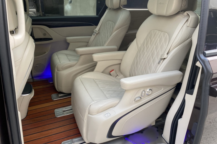 别克GL8 2020款 Avenir艾维亚 六座贤礼版中控内饰7003