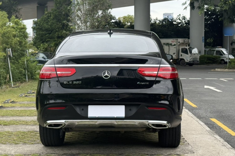奔驰GLE轿跑 2015款 GLE 320 4MATIC 轿跑SUV车身外观6013